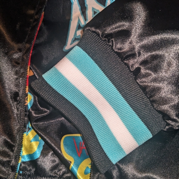 Authentic Reversible Vancouver Grizzlies Mitchell and Ness NBA Basketball Jacket - Picture 12 of 12